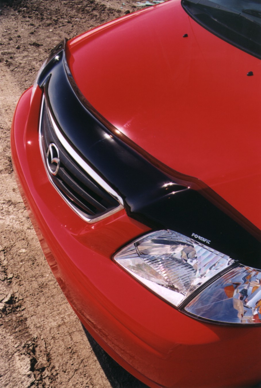Mazda MPV (2000-2003)<br>FormFit Hood Protector