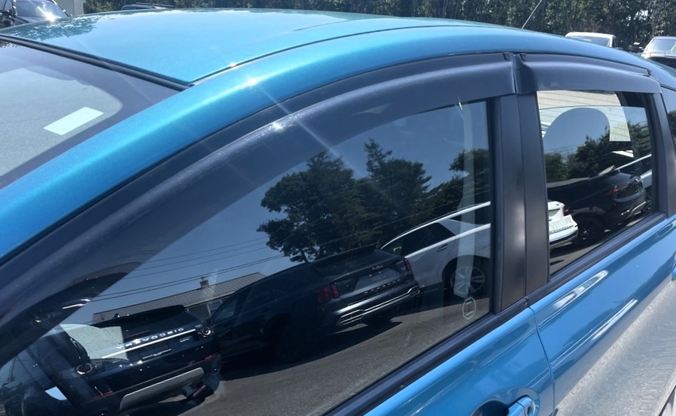 Nissan Versa Note (2014-2019)<br> FormFit Side Window Visors - Image 4