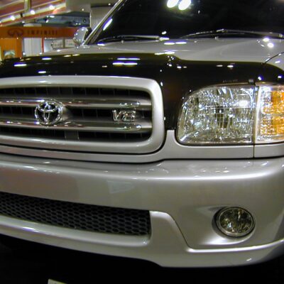 Toyota Sequoia (2001-2007)<br> Tundra 'D' Cab (2004-2006) <br>FormFit Hood Protector